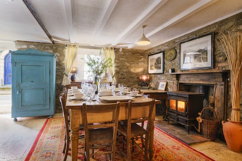 Beautiful harbourside big detached historic house