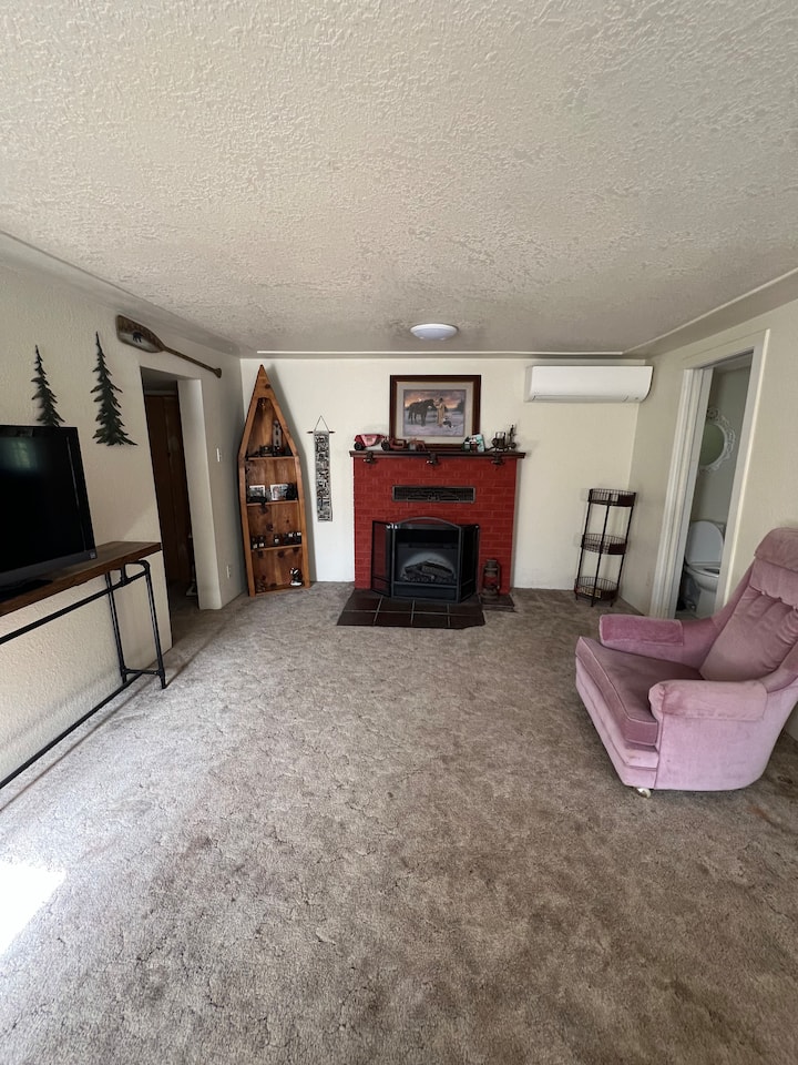 Nehf’s 1930s Cabin Retreat - Grants Pass, OR