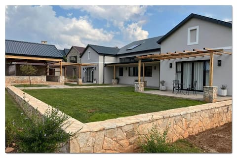 1132 @ Highland Gate