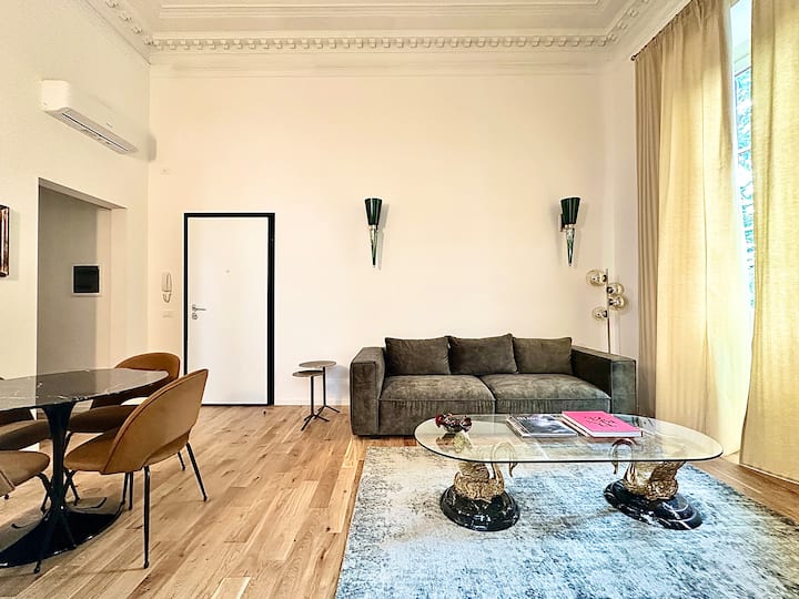 Elegant Suite W/ 2 Balcony - T2 Tram Stop Libertà - Florence