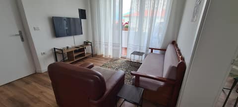Popular Airbnb listing: Cozy apartment "Te Babi" in Lagjja 4