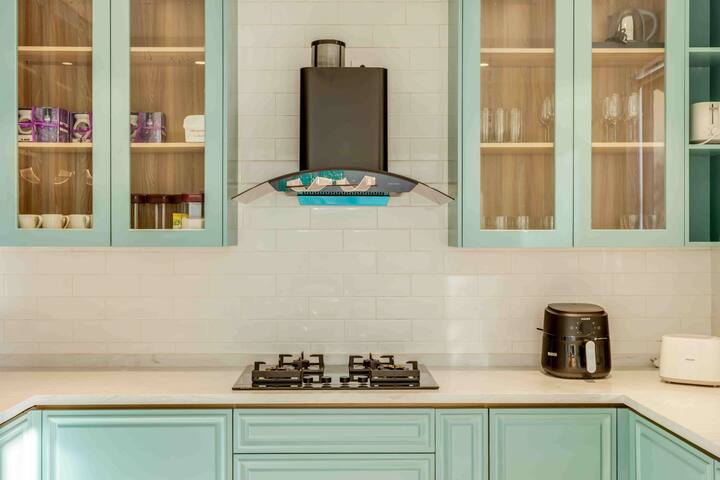 Full kitchen image 1