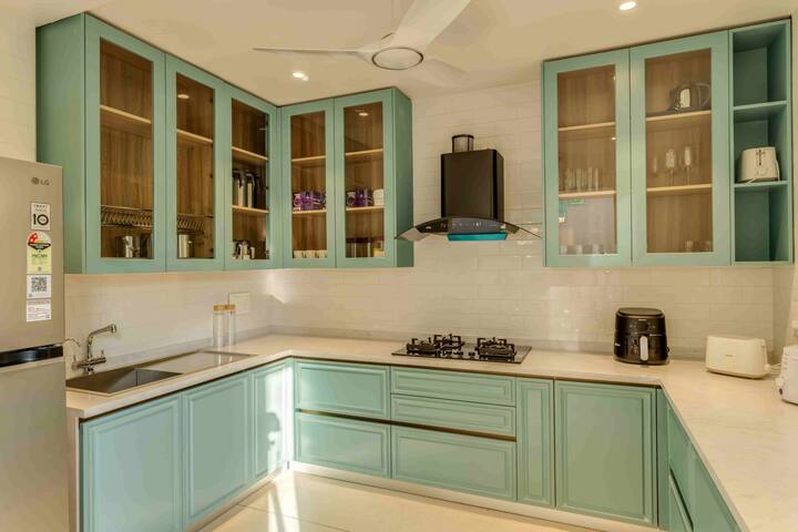 Full kitchen image 2