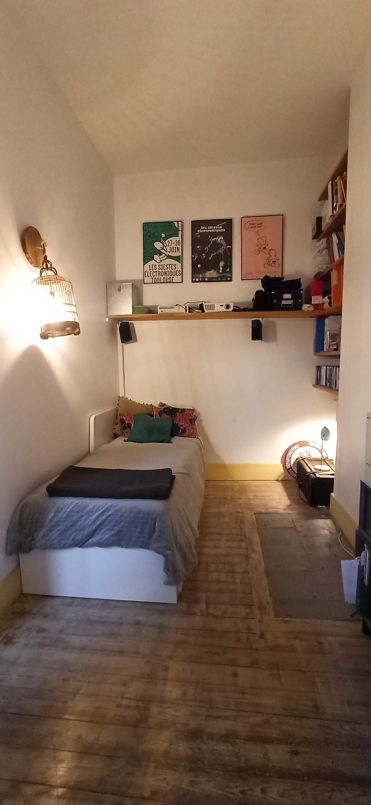 Radni stol s bračnim krevetom na razvlačenje