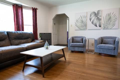 Top Airbnb: Walk to SoFi Stadium | Sleeps 10 | Family Ready in Inglewood