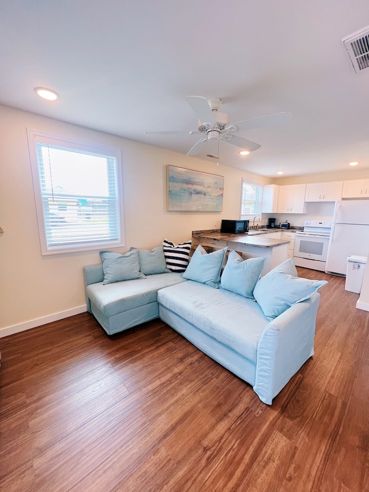 Maddox Blvd Beach Cabana + Pets! - Chincoteague, VA