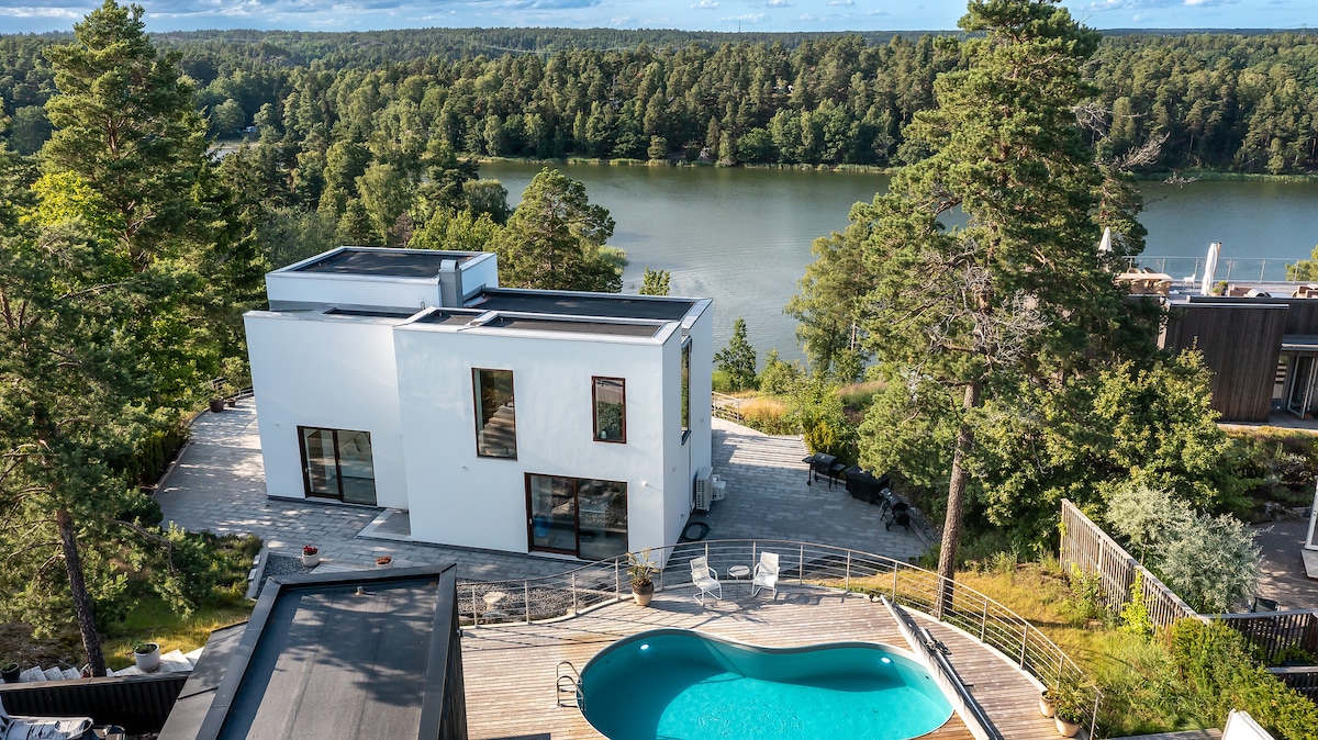 Modern villa with pool and sea view
