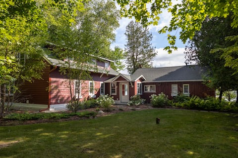 Glenview Hideaway - located on Little Glen Lake