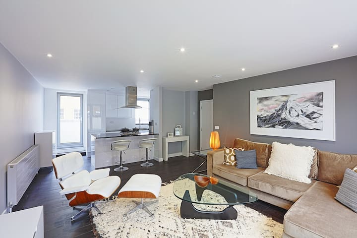 Fully Loaded Penthouse w LIFT, 2 Foam Beds & Decks