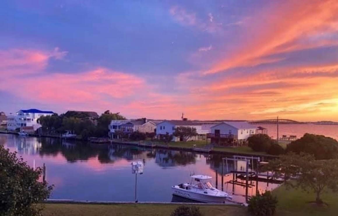 Island Haven - Hot Tub & Beautiful Water Views