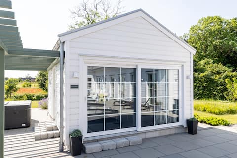 Modern Guesthouse -Free EV charge - Near E6/ Malmö