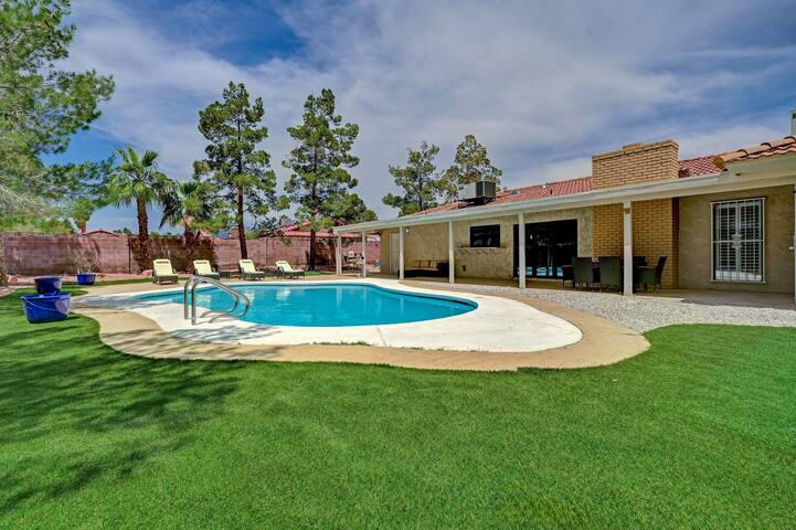 Elegance Escape: Mins to Strip, Stadium, Airport gallery image 2