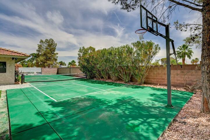 Elegance Escape: Mins to Strip, Stadium, Airport gallery image 4