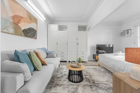 Stylish City Centre Studio ~ Short walk to Hosp