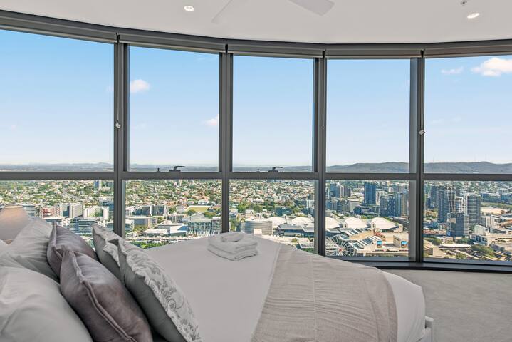 Queens Wharf~Modern 3BR w/ Stunning View & Parking gallery image 4