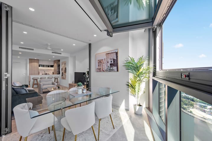 Queens Wharf~Modern 3BR w/ Stunning View & Parking gallery image 2