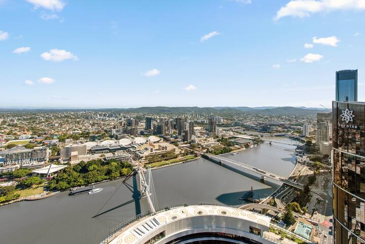 Queens Wharf~Modern 3BR w/ Stunning View & Parking gallery image 5