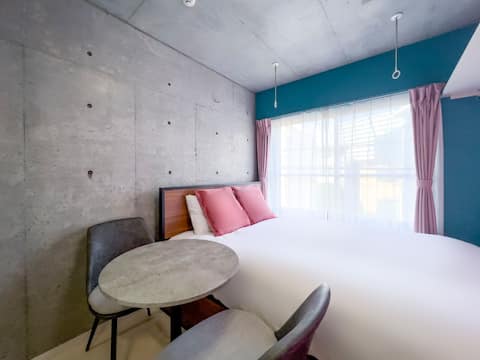 9-minute walk from Nishi-Shinjuku 5-chome station / Good access from the city center / Quiet and cal