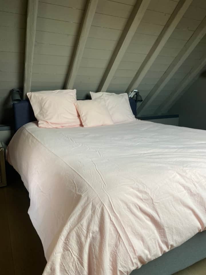 chumba na kitanda 160