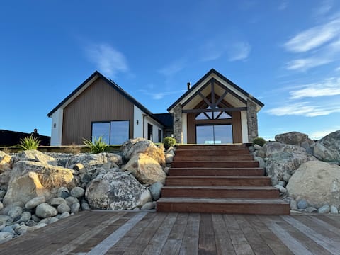 Lake Hood Escape & Private Jetty