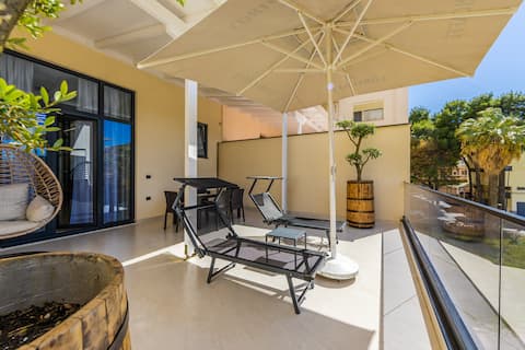 Emily Jacuzzi Veranda by PS