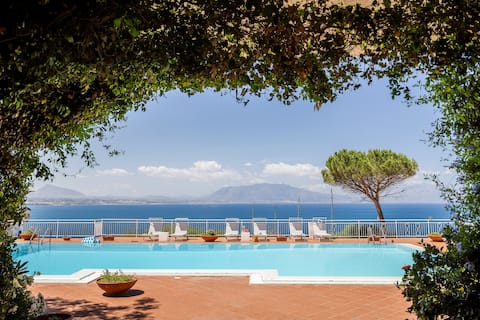 Villa Zaffiro: Pool - Sea - breathtaking View