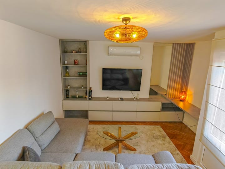 Heart Of Budva|short Walk To Old Town & Beach|3br - Budva