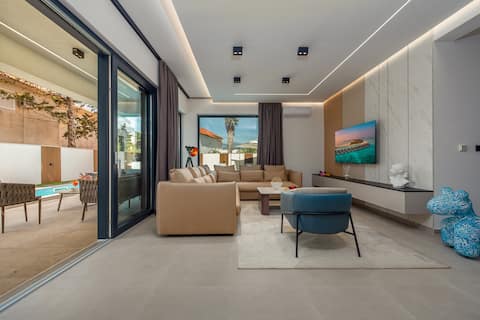 Successful Airbnb property: Stunning Villa-Elements,Walk to BEACH,Private Pool in Grad Novalja