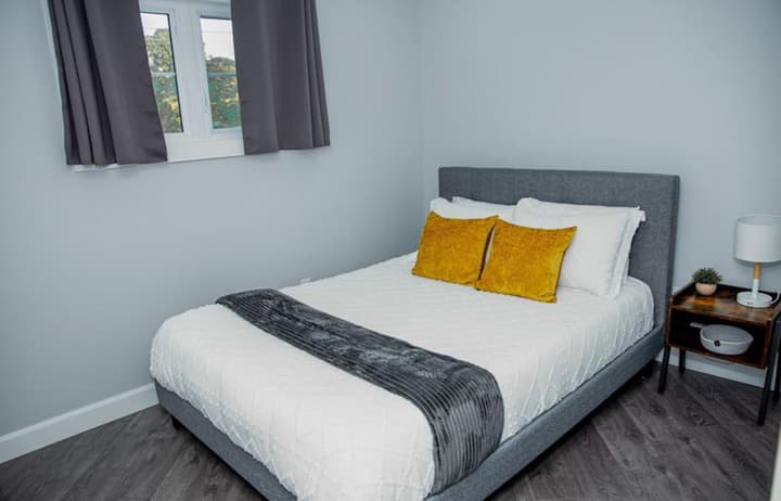 Segundo dormitorio con cama tamaño queen