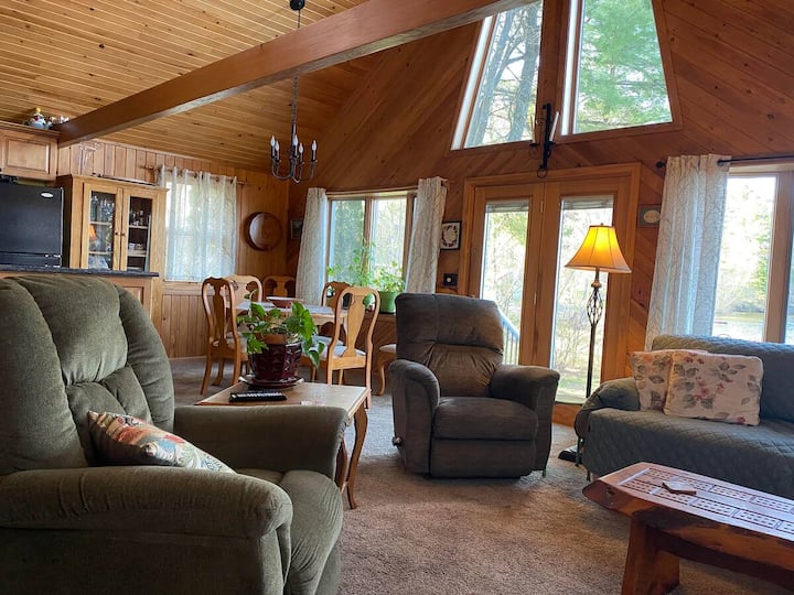 Cozy Lakeside 1 Br, 1 Loft W/attic Stairs, 1 Bath - Lake Arrowhead, ME