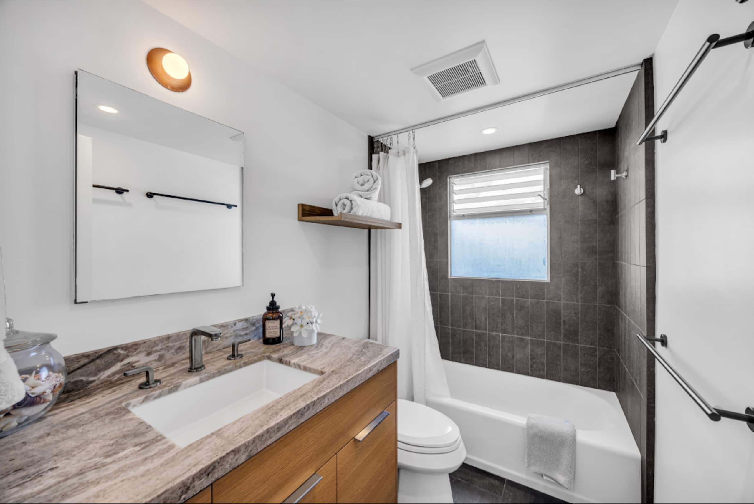 Rare Kihei Penthouse Ocean View Unit 3bd Upgraded - Image 27