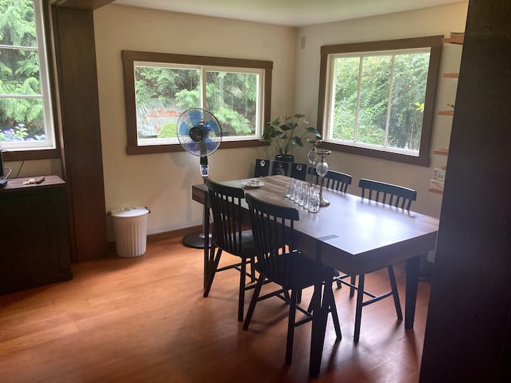 Cabin By The Creek - Gibsons