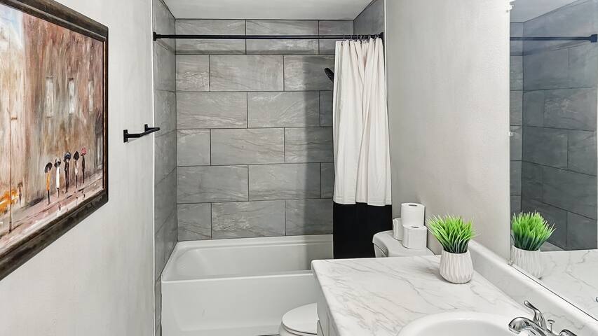 Monthly – 50% OFF: Pool Home | 2 Mi Strip gallery image 3