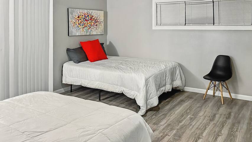 Monthly – 50% OFF: Pool Home | 2 Mi Strip gallery image 5