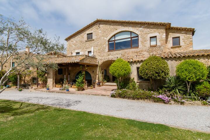 Cottage 9 people, Costa Brava Beaches 17km, Pool gallery image 4