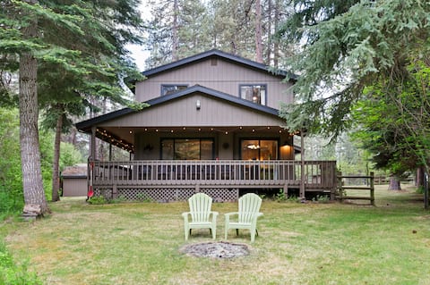 Camp Sherman Riverfront Getaway - sleeps 8!