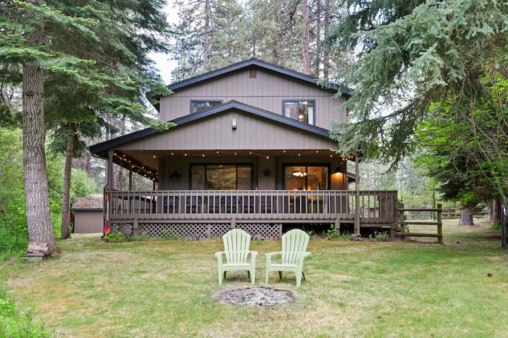 Camp Sherman Riverfront Getaway - sleeps 8!