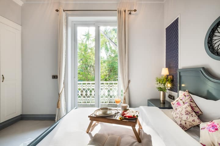 ✨Prozračna spavaća soba u kojoj ujutro ulazi sunce, šarmantni balkon i užitak doručka u krevetu✨