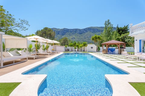 Villa La Jolla | 8 BR | Heated Pool | Jacuzzi