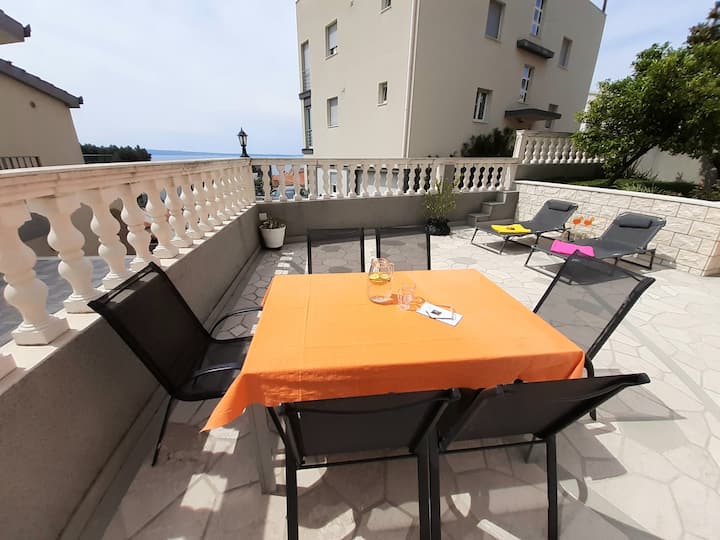 Nice Flat With Dreamlike Terrace - Podstrana