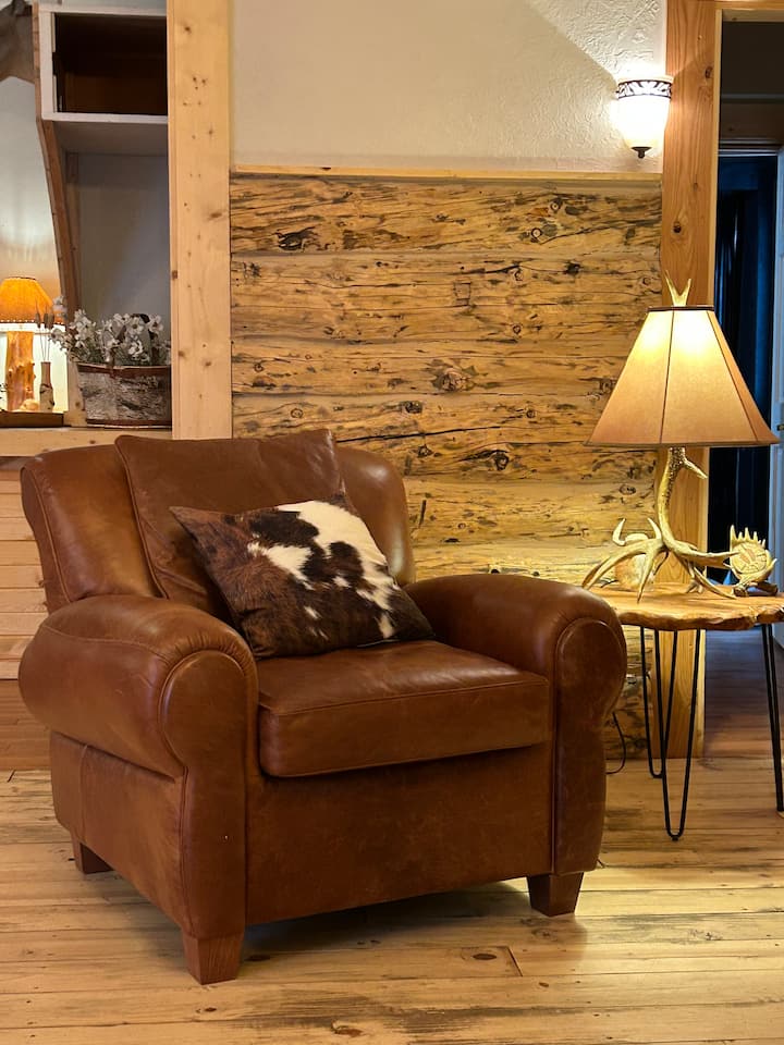 Rustic Retreat On Division - Icelandic State Park, Cavalier