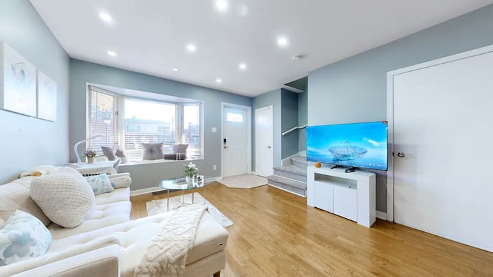 4 Bedroom Next To Kennedy/eglinton Go In Toronto - Toronto