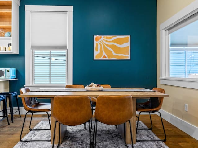 Bright & Spacious 3BR Condo in Central Cambridge gallery image 5