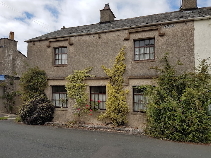 1700s Stone Cottage in Lancashire countryside. Houses for Rent in