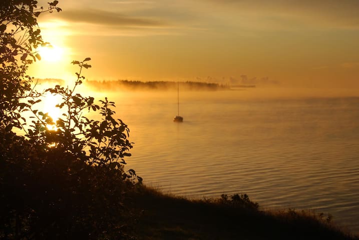 Beautiful OCEANFRONT BEACH Cottage – NB, Canada
