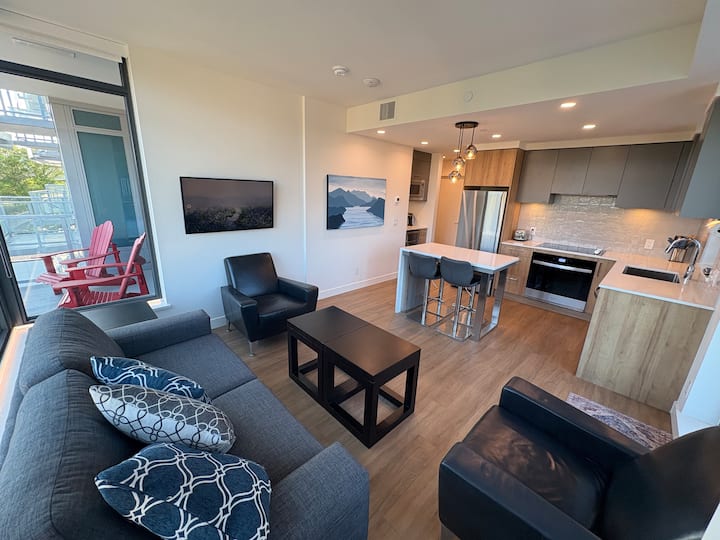 Beachfront Condo W/ Huge Private Patio - Kelowna
