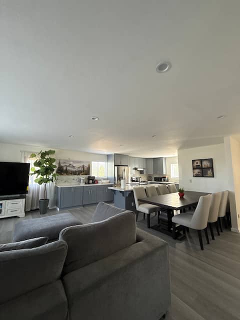 Newly Renovated Lakefront w/Dock