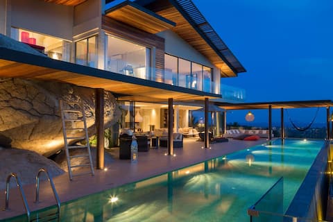 Outstanding Luxurious Villa and In-House Staff