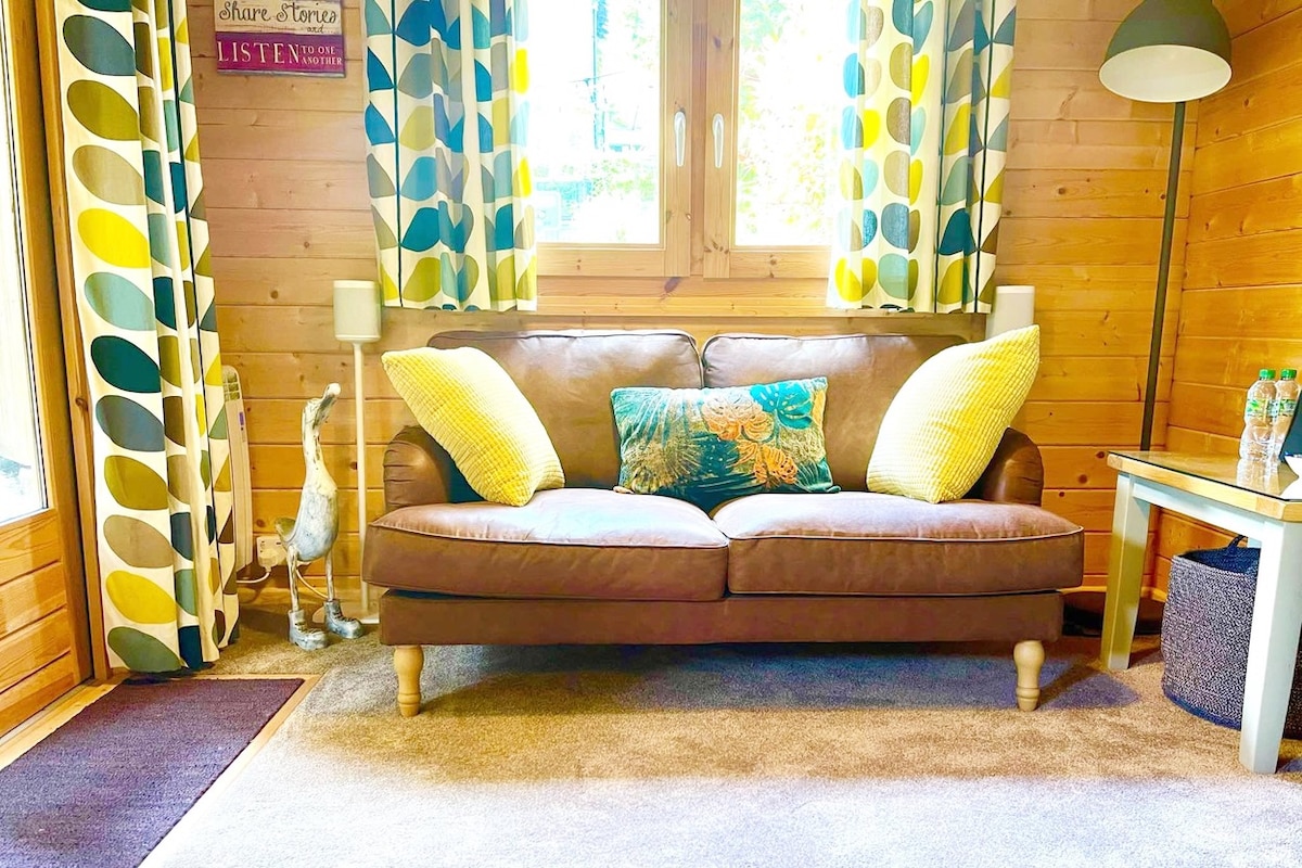 Successful Airbnb property: Duck Lodge B&B, Luxury Log Cabin with Hot Tub in Mid Sussex