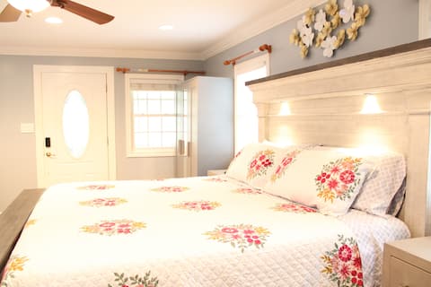 Guest studio with kitchenette - Private Entrance